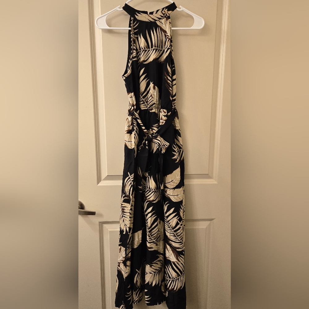 Elegant Black and Cream Leaf Print Dress
